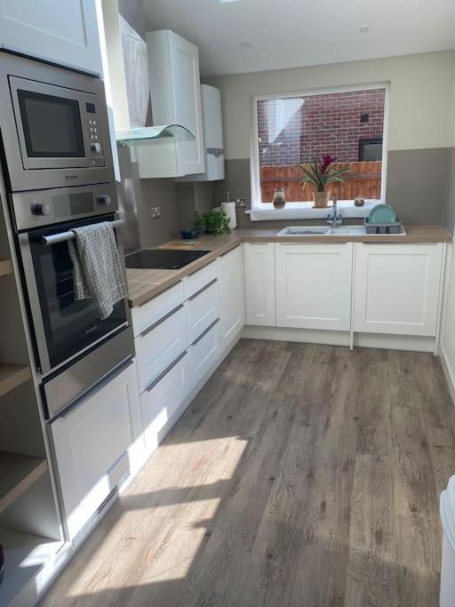 Beautiful 3 Bed Home In The Heart Of New Forest Hordle Екстер'єр фото
